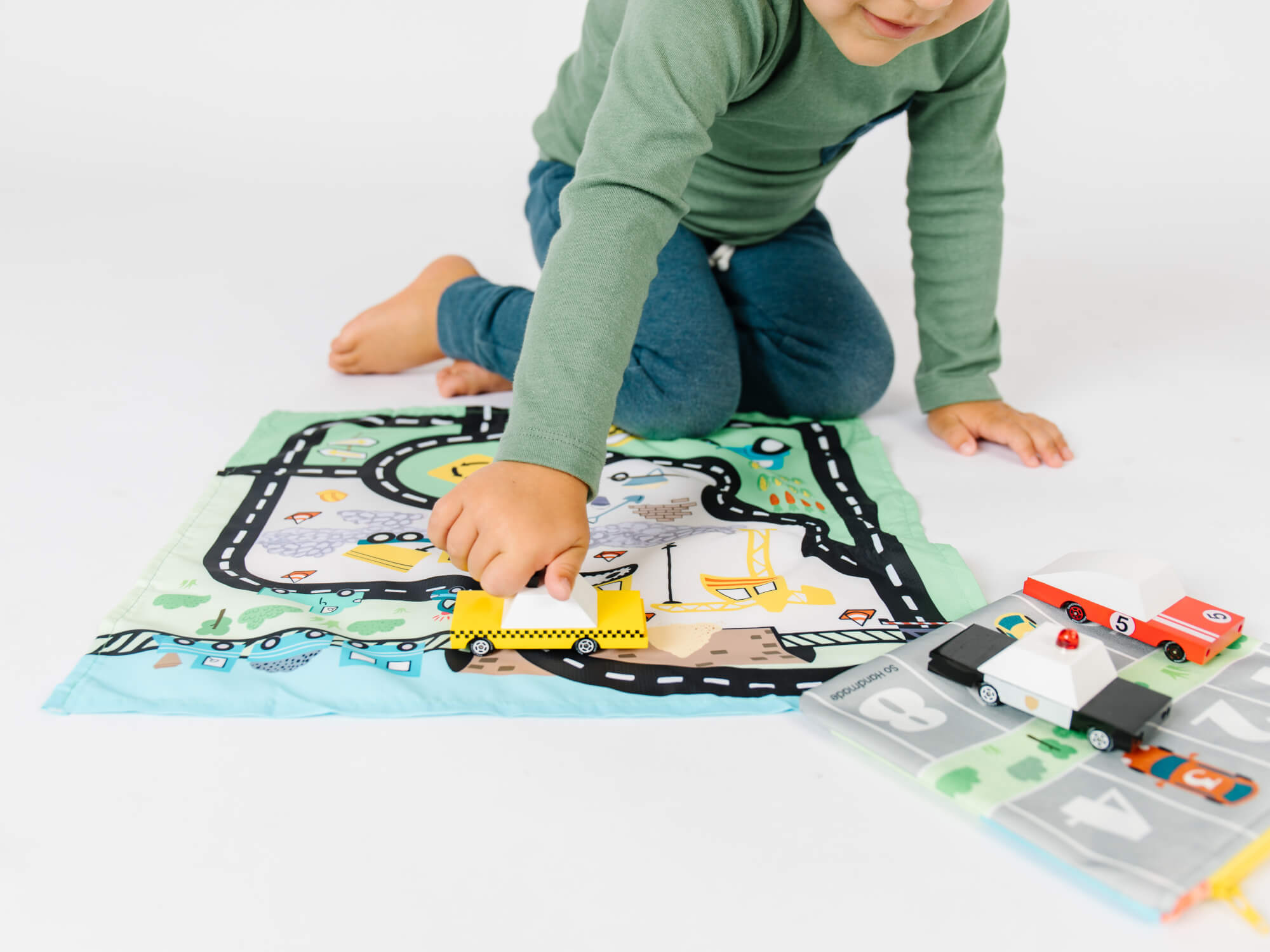 Toy Car Mat and Pouch: All-in-one Travel Entertainment!