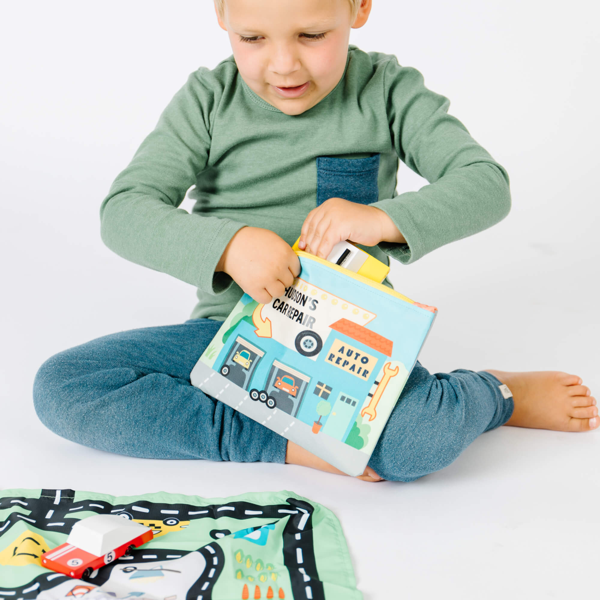 Toy Car Mat and Pouch: All-in-one Travel Entertainment!